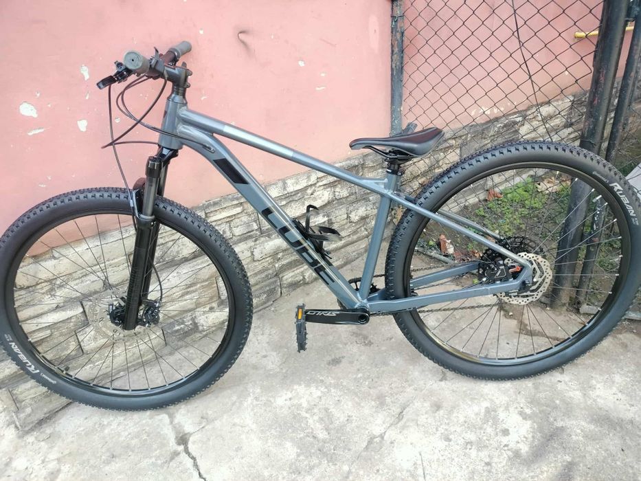 Bicicleta Cube roti pe 29 frâne disc hidraulice Transmisie 1×12