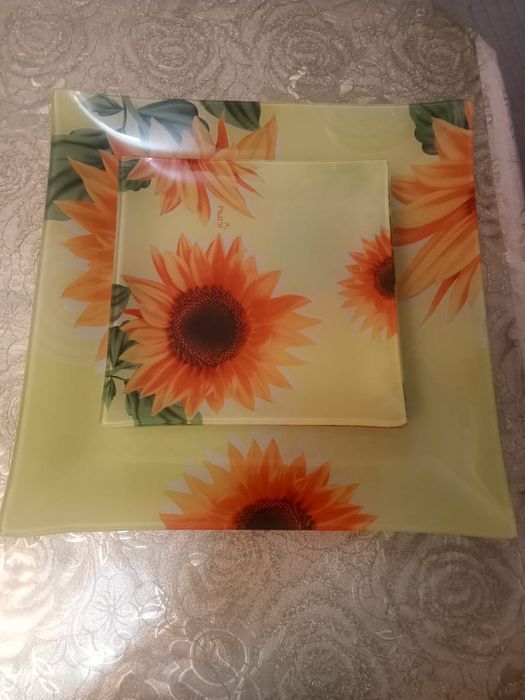 Срочно продам тортницу 2000!!