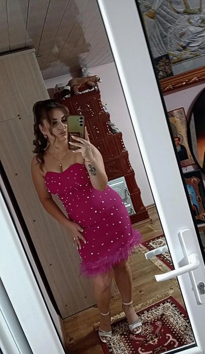Vând rochiță cu corset