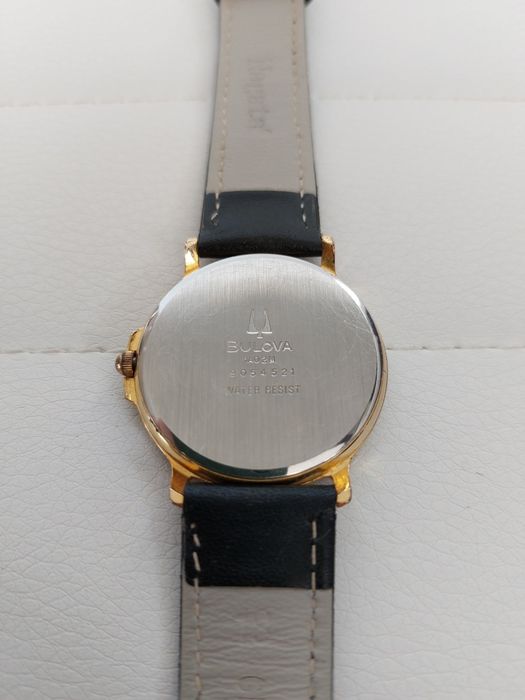 Ceas Bulova, Auriu