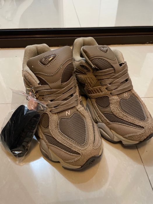 Adidasi New Balance 9060