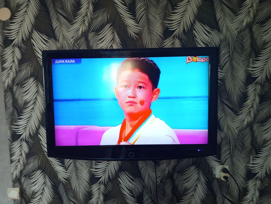 Телевизор Самсунг. Большой