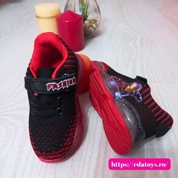 Adidasi Baieți Cu Luminite, Negri cu Rosu