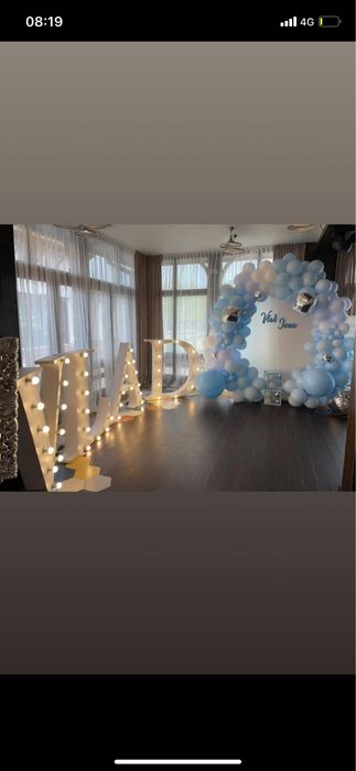 Litere volumetrice luminoase