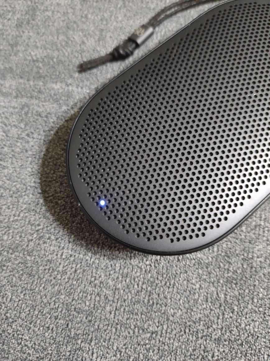Vând boxa portabila BANG & OLUFSEN P2