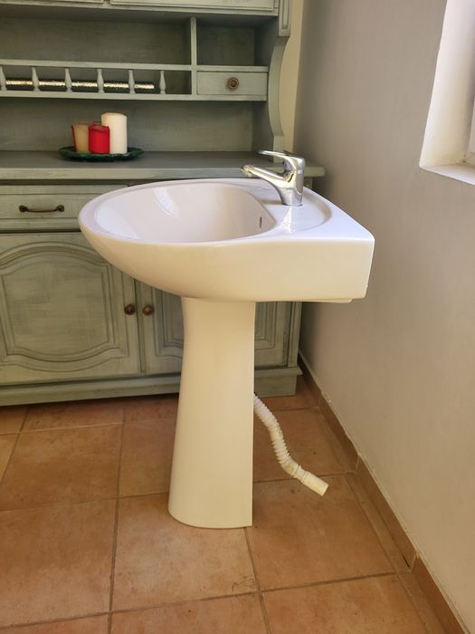 Lavoar ceramic cu picior