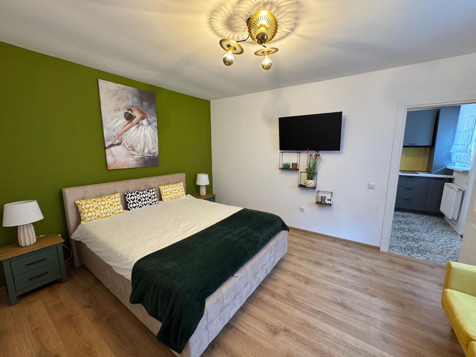 Garsonera de inchiriat in regim hotelier in centru Brasovului .