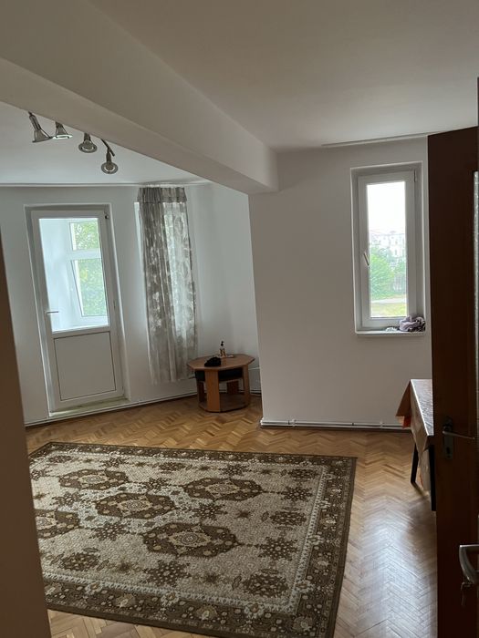 Persoana fizica ofer spre inchiriere apartament 3 camere ultracentral