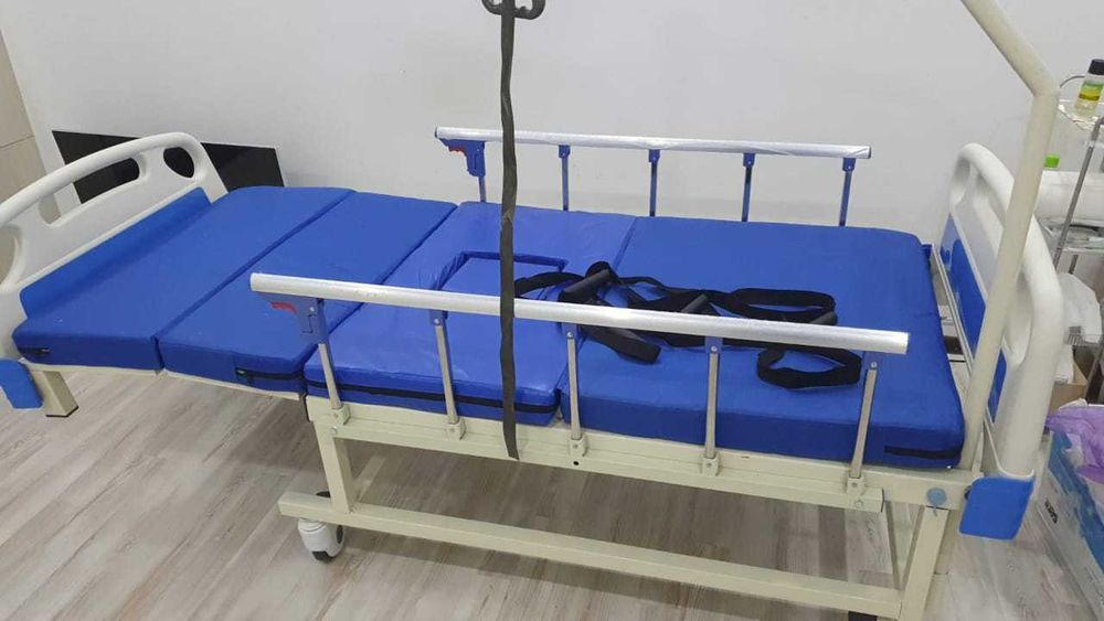Кровать для лежачих больных. Многофункциональная