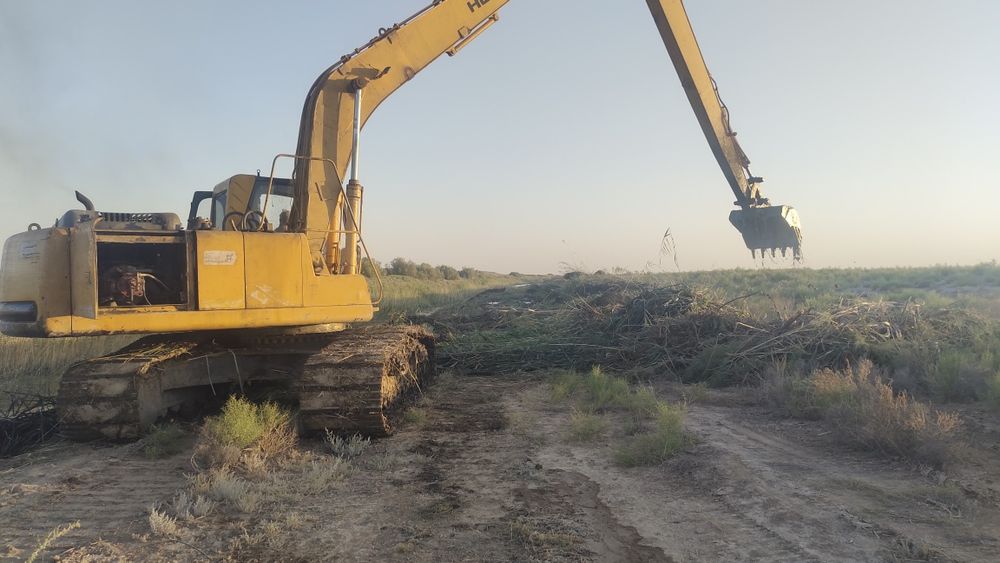 экскаватор сотилади 2006 йил ковуш хажми 0.5м³ узунлиги 16 метр