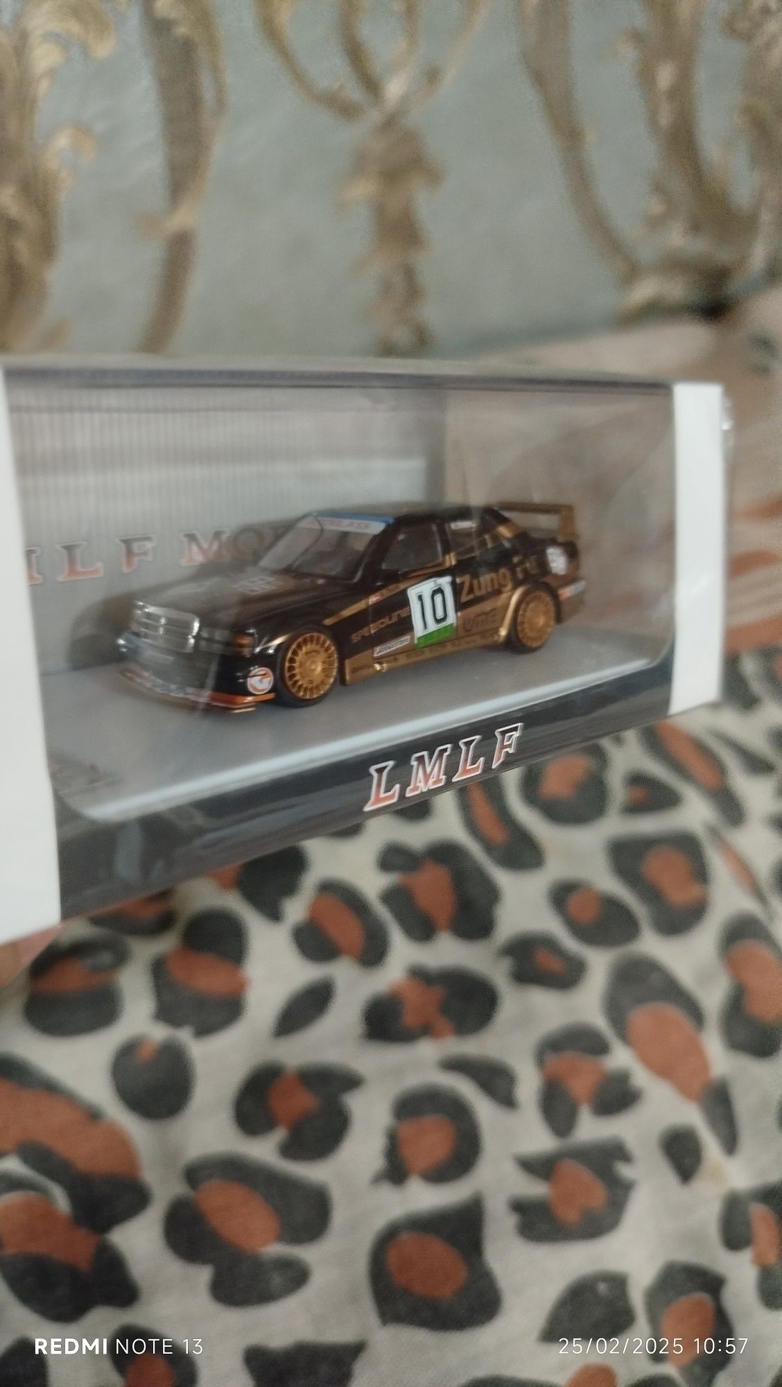 Mini GT mashina 1/64