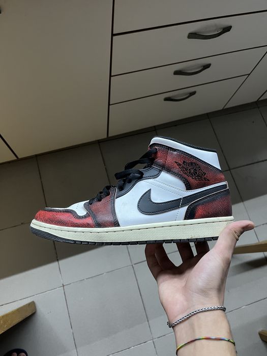 Nike Jordan 1 Mid Chicago