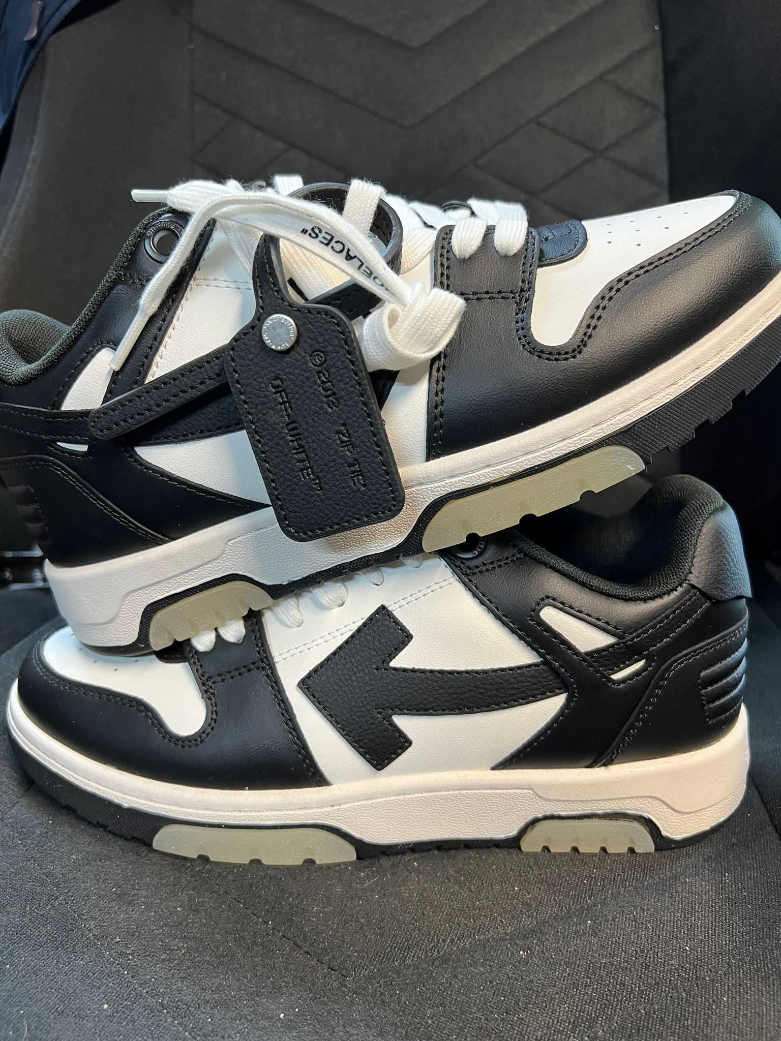 Off-White Out Of Office Black and White 40 Noi cu Cutie