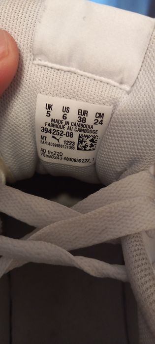 Vând adidasi purtati