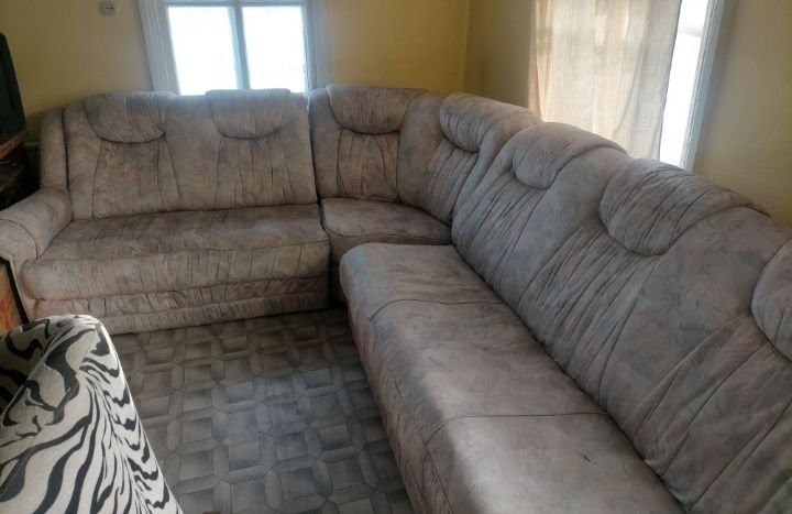 Продам диван угловой с креслом
