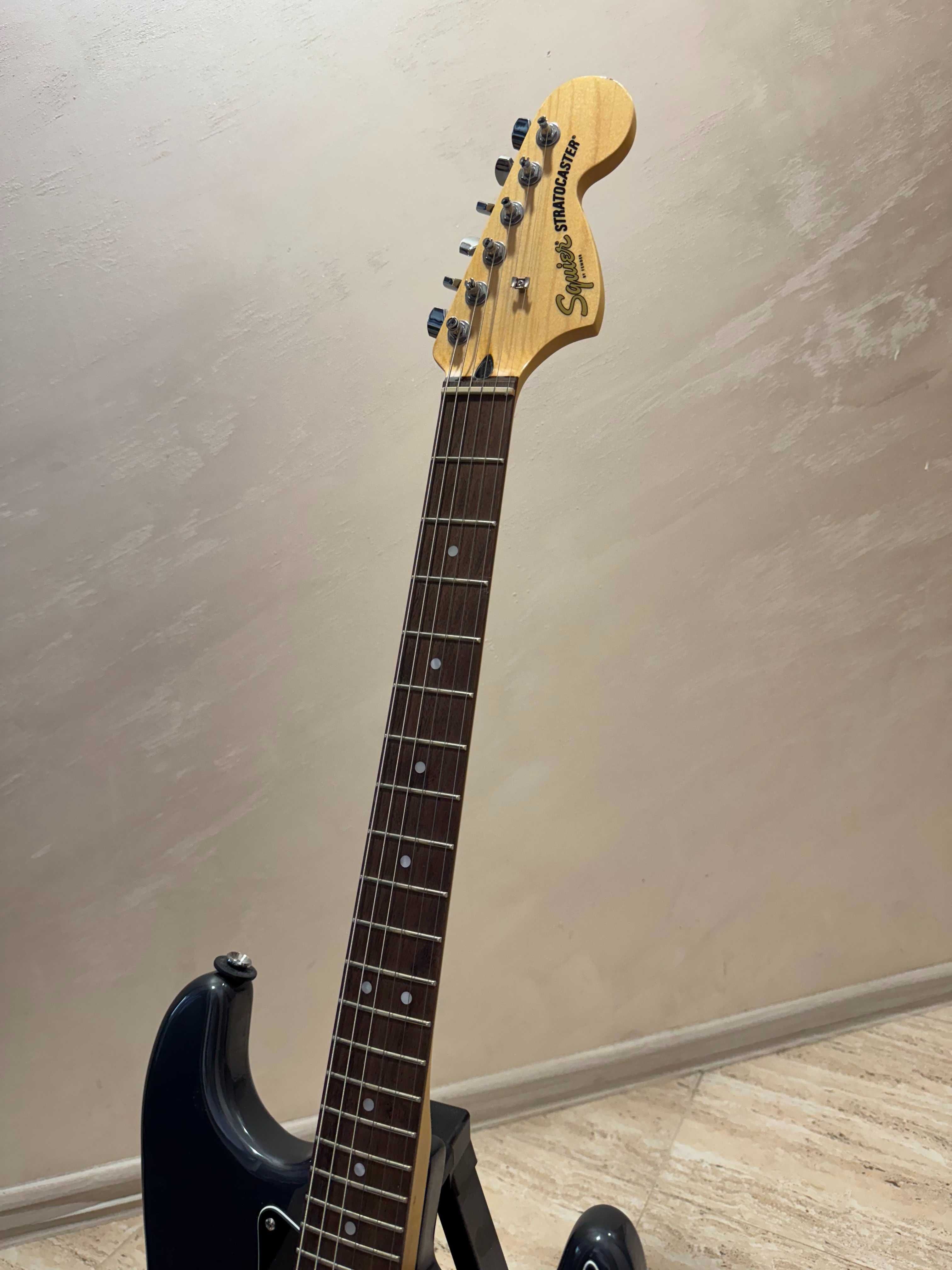 Комплект електрическа китара Squier Affinity + Fender усилвател
