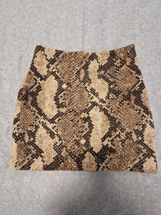 Fusta H&m cu print sarpe marimea 36 noua