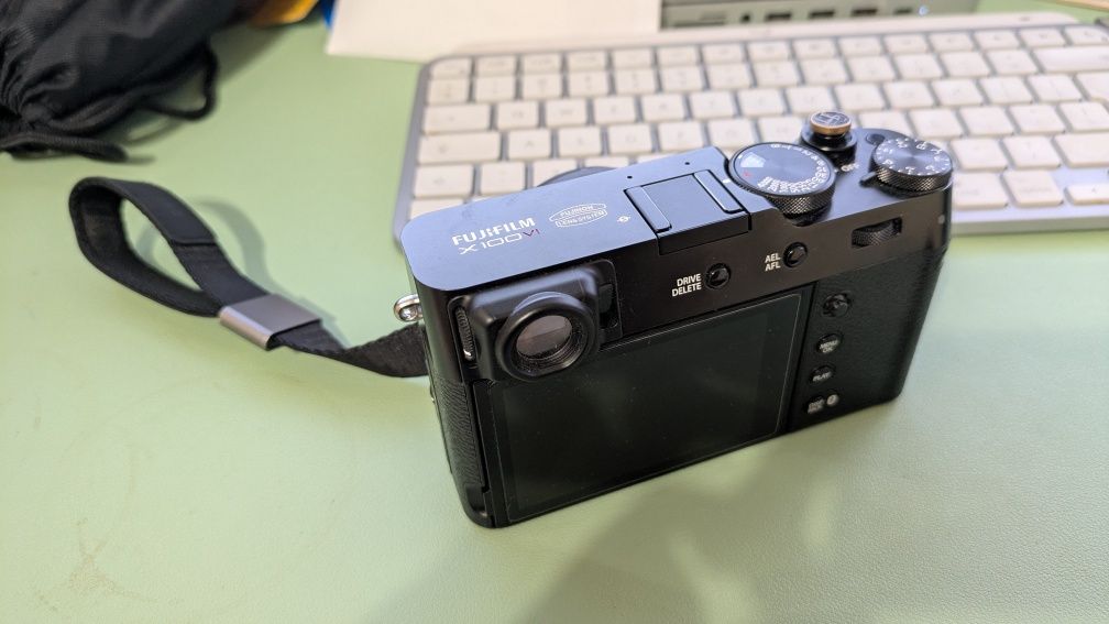 Fujifilm x100vi на 900 кадъра, закупен преди 4-5 несеца с гаранция