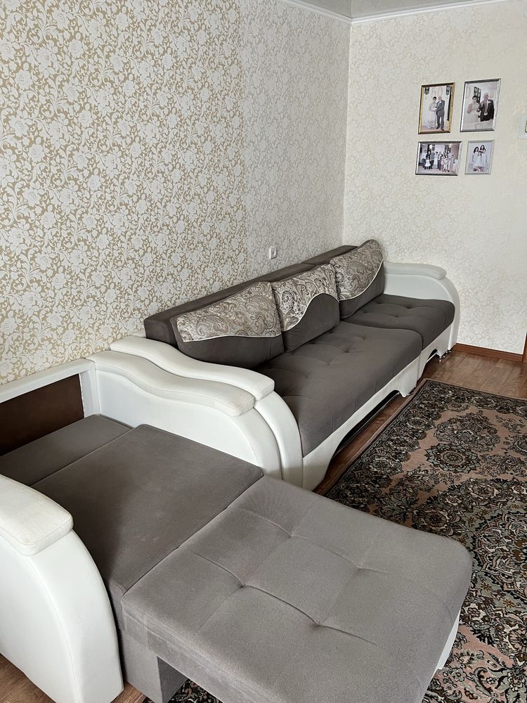 Диван с креслом для гостинной