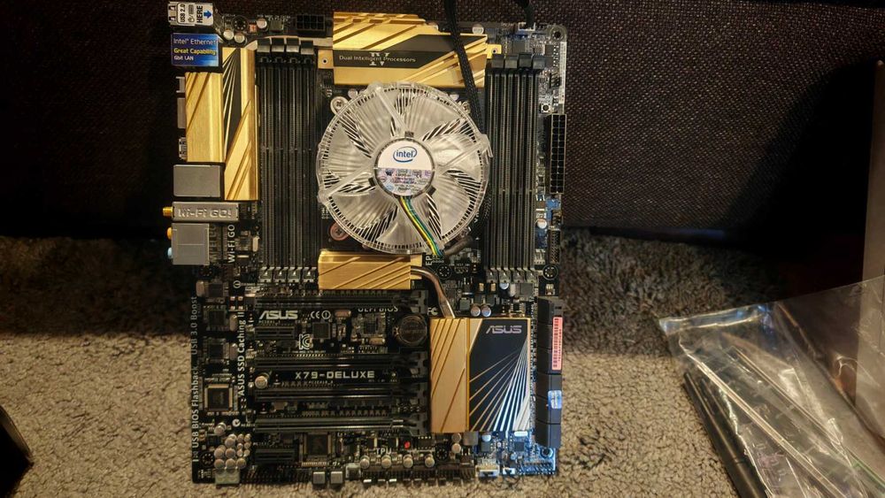 ASUS X79-DELUXE  WiFi + CPU Intel i7 4930K 6/12 core шест ядрен