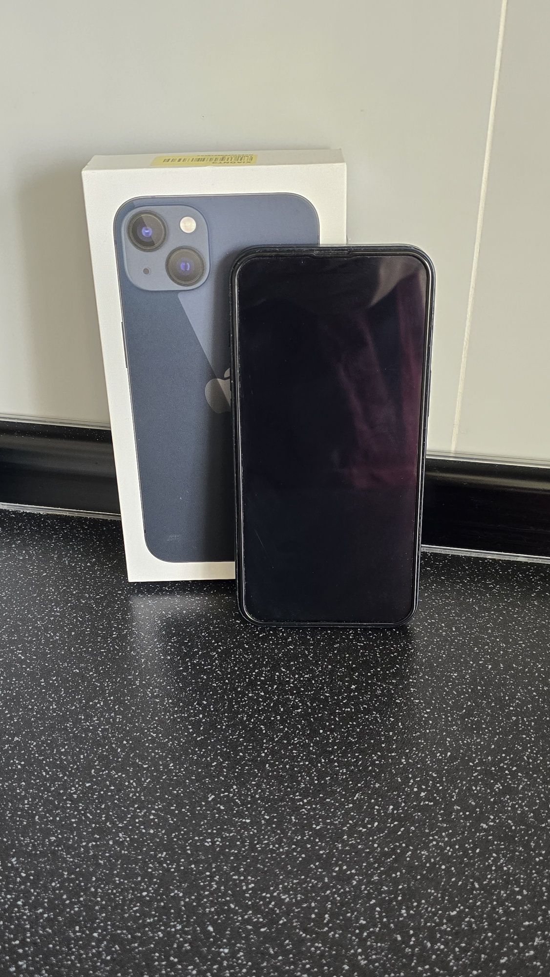 Продаю iPhone 13