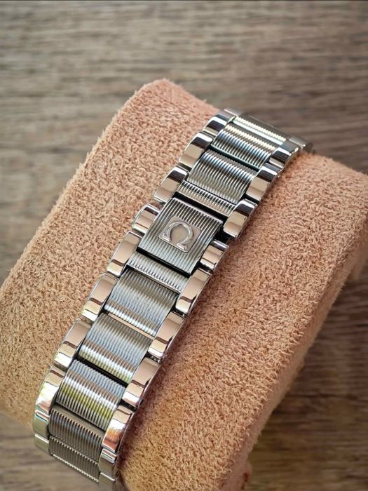 Автоматичен Часовник Omega Speedmaster Recuced Mother Of Pearl Dial