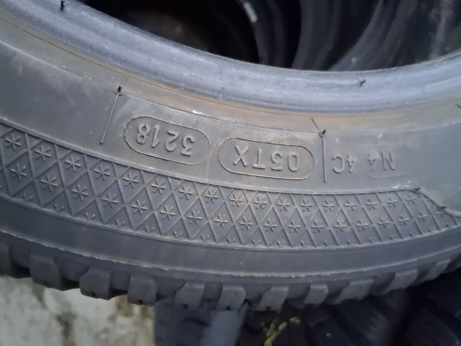 235 45 17 KLEBER 4броя зимни