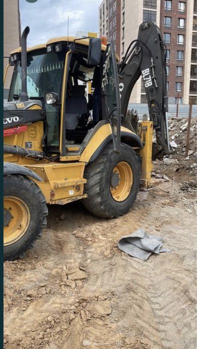 Аренда экскаватор погрузчика 3в 1 на длительный срок