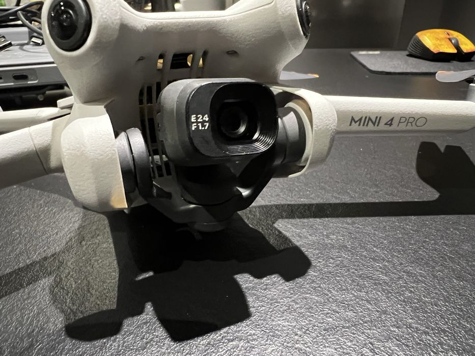 Drona DJI Mini 4 Pro Fly More Combo