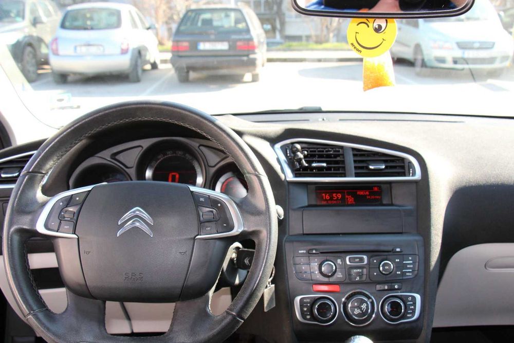 Продавам лек автомобил CITROEN