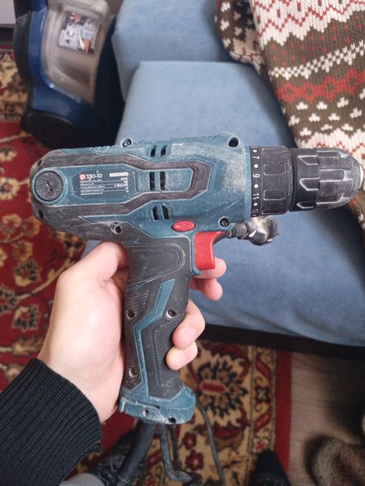 Шуруповёрт Alteco 330-10, работает отлично, недорого