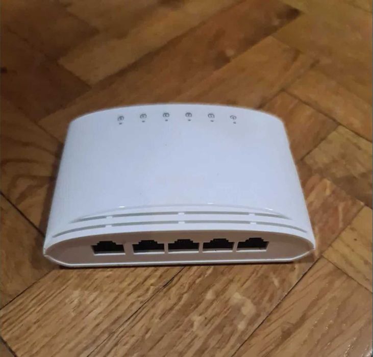 Descriere Switch DGS-1005D - 8 ports, 10/100/1000Mbps de la D-Link