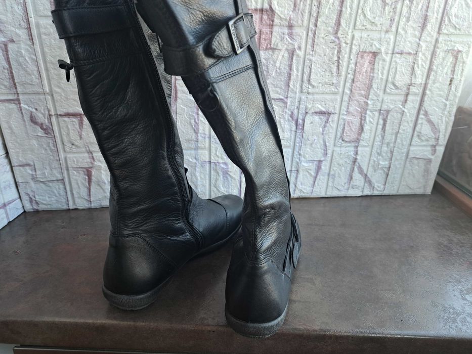 дамски ботуши,зимни обувки,кожени черни боти номер40