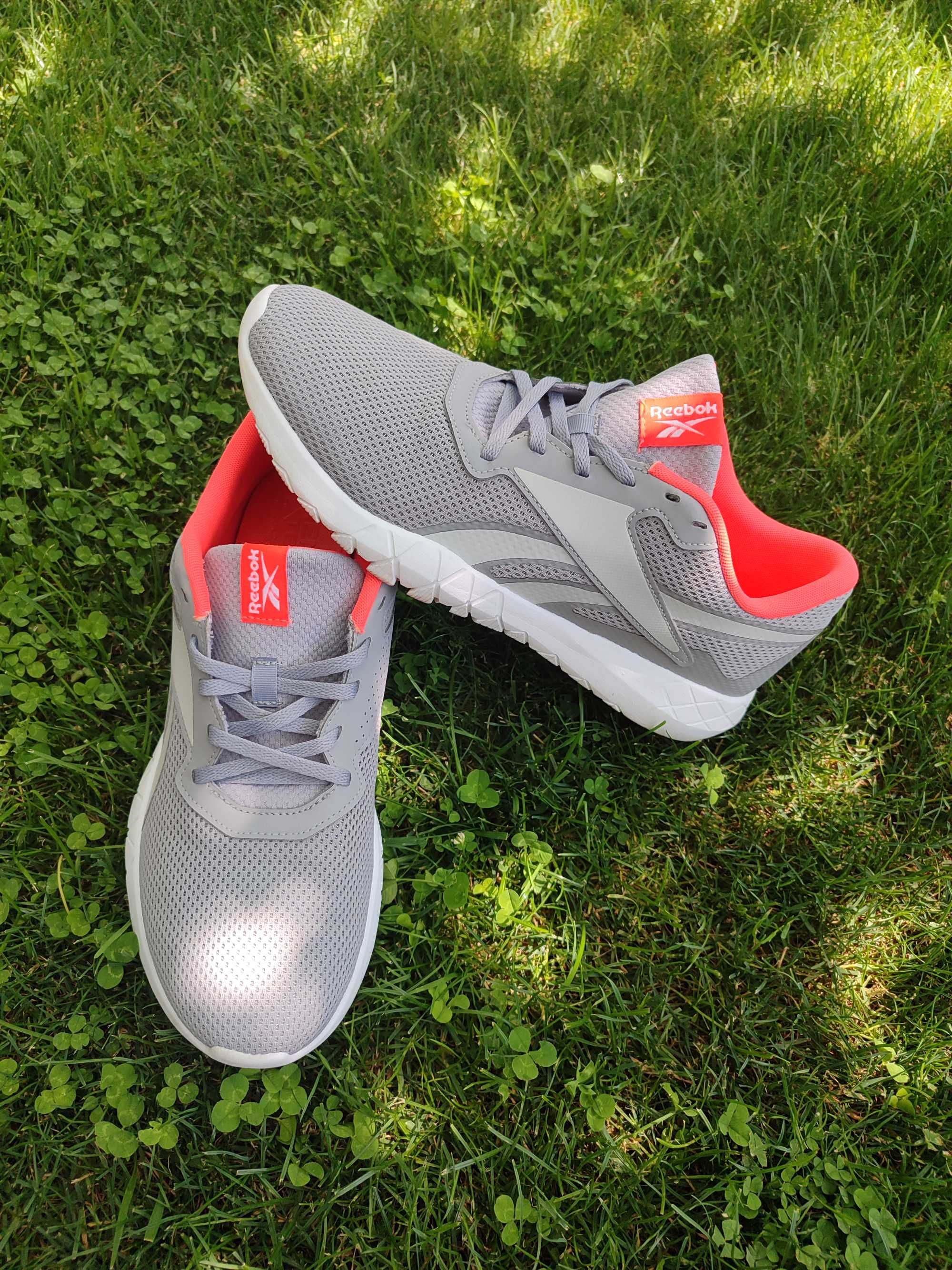 Reebok 43 EUR, 9 UK, 10 US