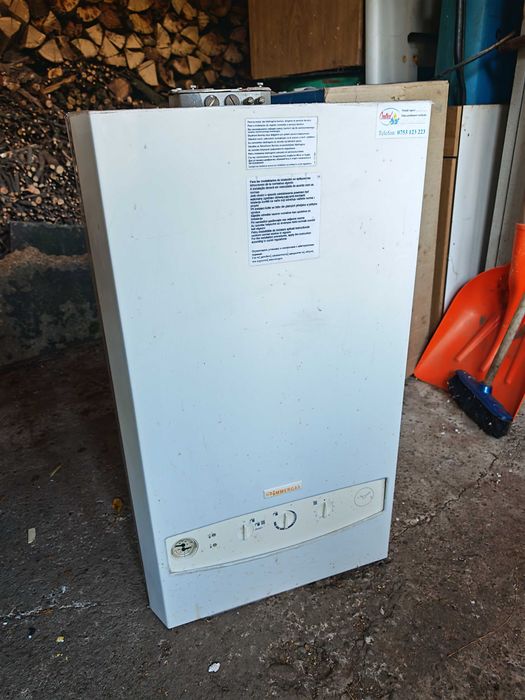 Vând centrala immergas