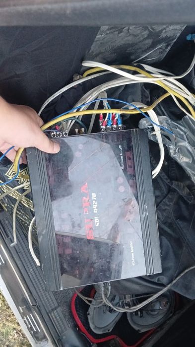 Срочно продаётся усилитель савбуфера и колонки