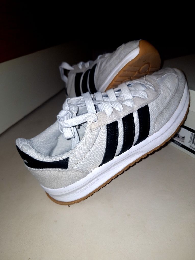 Маратонки adidas