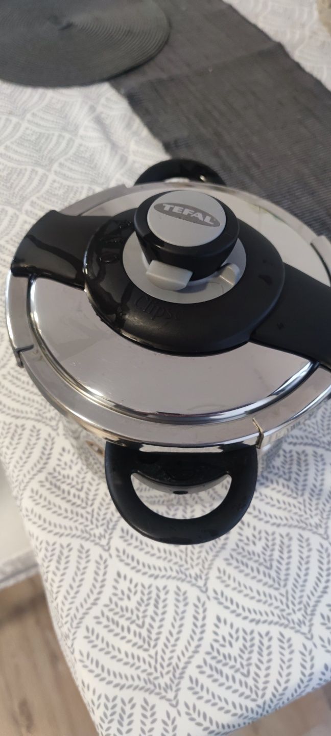 De vânzare oala sub presiune Tefal 6 litri