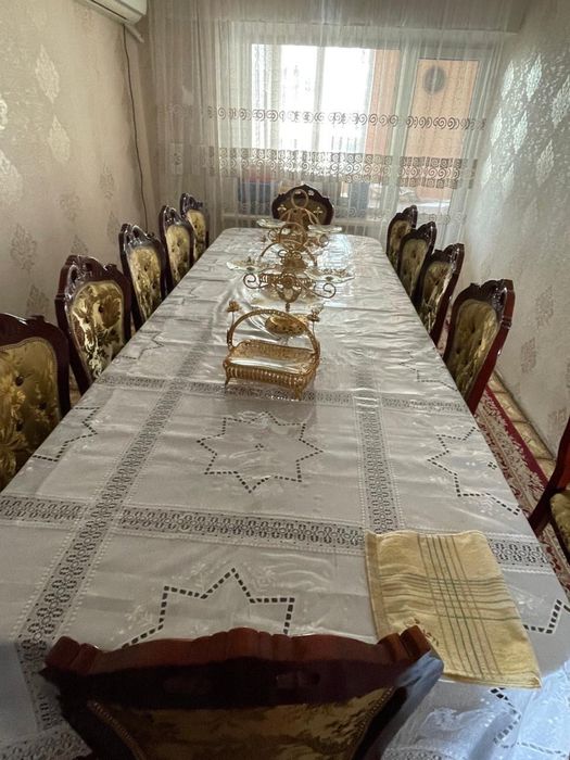 продам стол с стульями из дуба