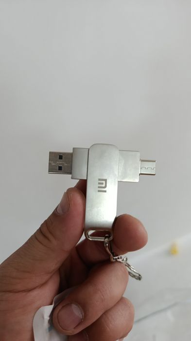 1 TB fleshka sotiladi, yangi