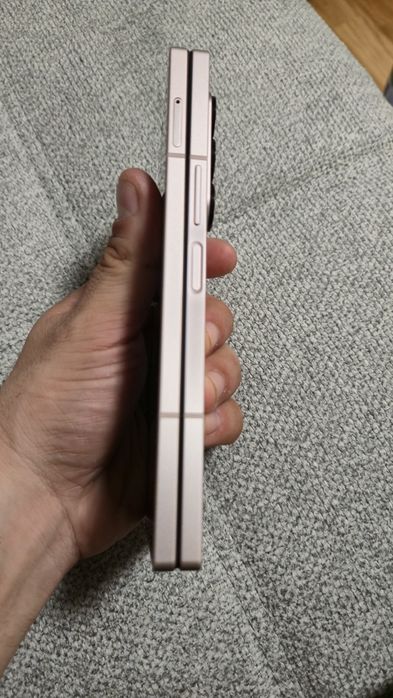 Samsung Fold 6 Pink 256 gb - 1400 лв.