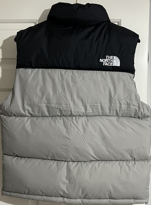 Vesta TNF gri, este noua
