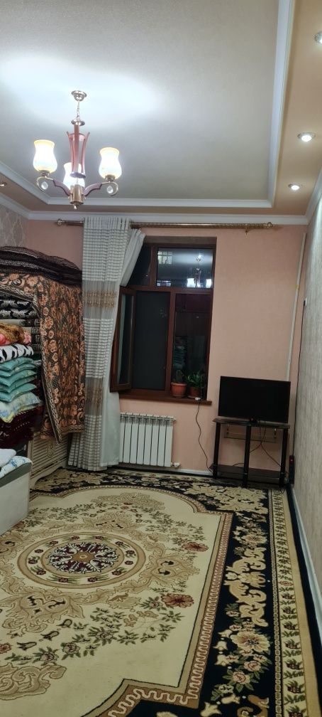 SOTILADI:Qarshi shahar markazida MARKA yonida  3 xonali 2-ETAJ