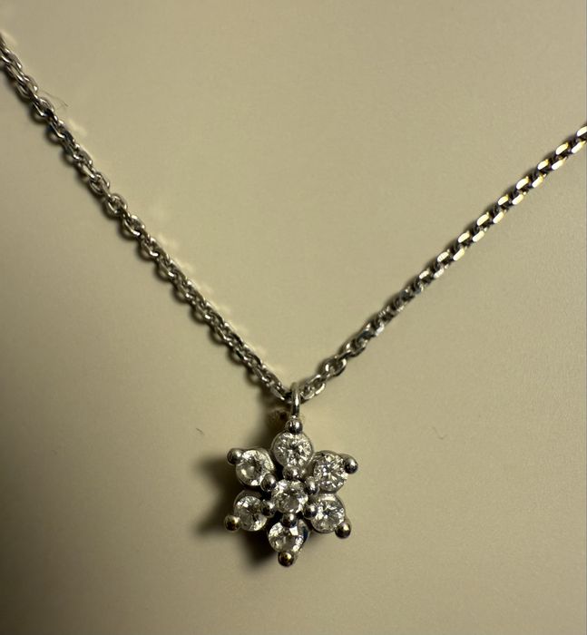 Колие с диаманти и бяло злато 18к