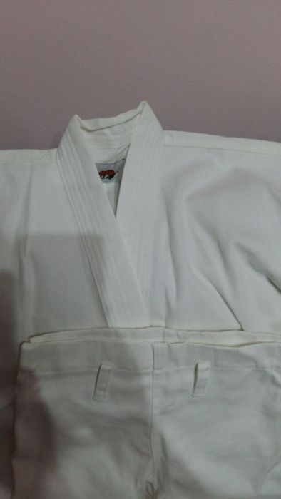 Nou Kimono judo /karate, 3_4 ani, detalii și măsurători la cerere.