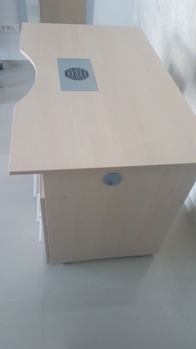 Vand birou de unghii