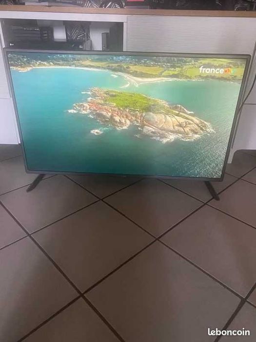 Televizor LED LG 107 cm / garantie + suport perete
