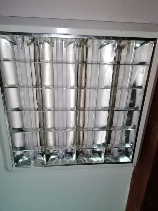 Vând neoane în stare foarte bună de funcționare