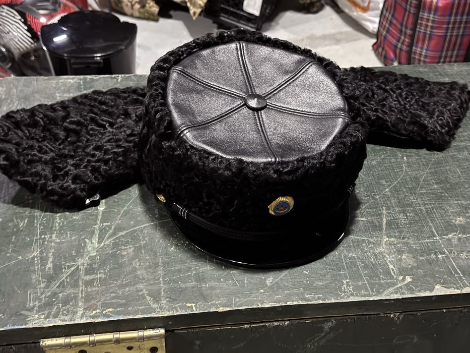 Шапка каракулевая черная с воротником