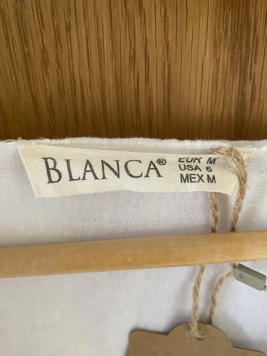 Salopeta albă din bumbac cu broderie